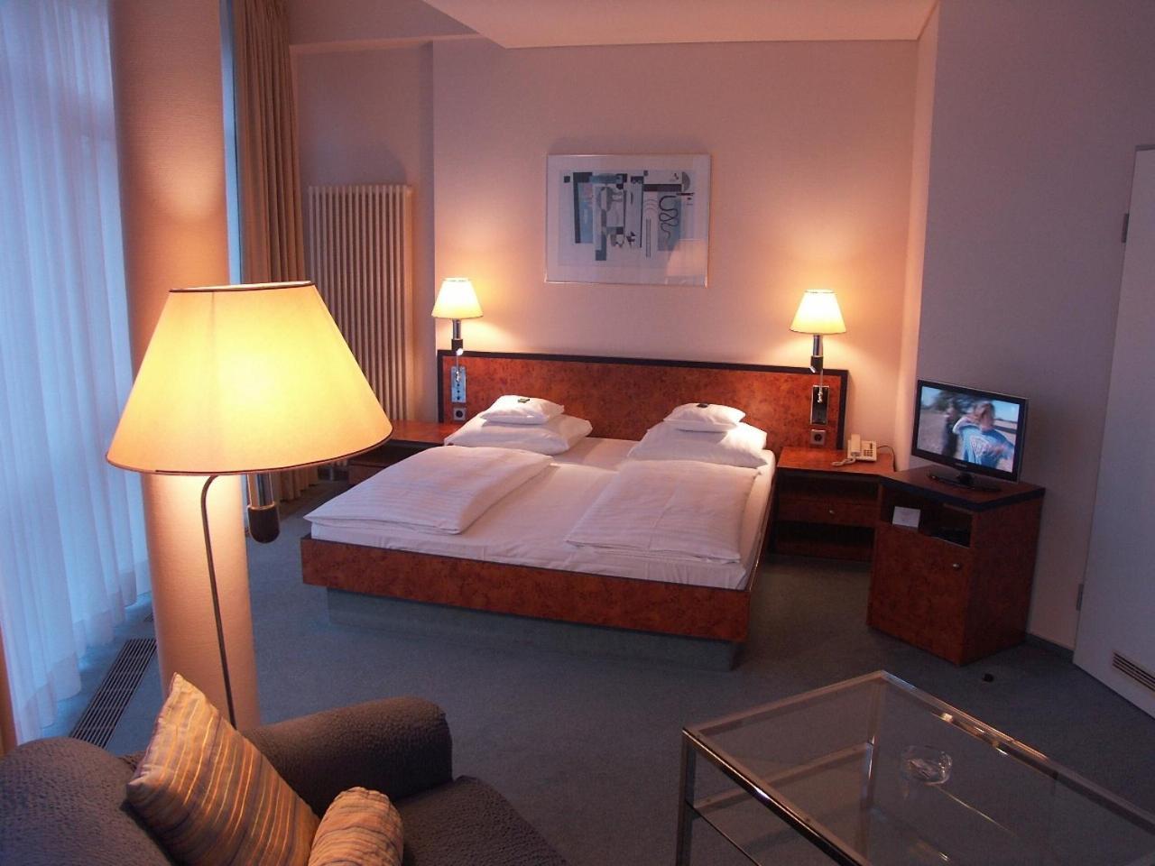 Hotel Arkadia Friedrichsdorf Esterno foto
