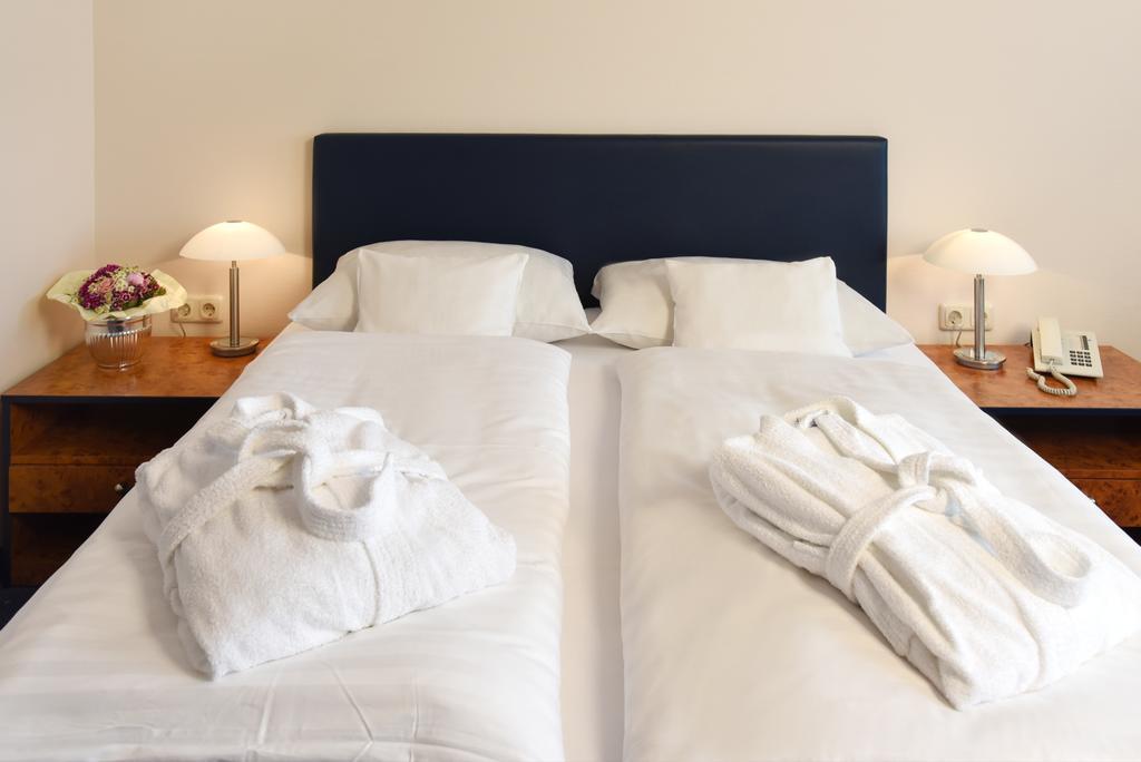Hotel Arkadia Friedrichsdorf Esterno foto