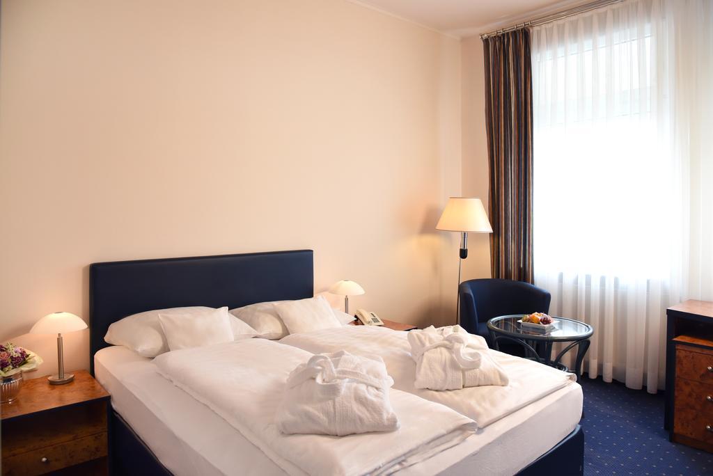 Hotel Arkadia Friedrichsdorf Esterno foto