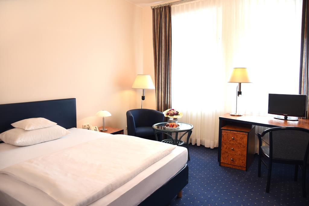 Hotel Arkadia Friedrichsdorf Esterno foto